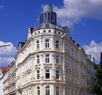 Sanierung von Dächer und Fassaden in Hamburg und Umgebung Der Architekt Roland Klingsporn optimiert die Qualität und den Nutzwert von Gebäuden durch den Einsatz von öko-effektiven Produkten