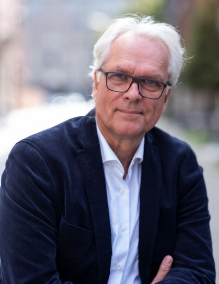 DIPL-ING. ARCHITEKT ROLAND KLINGSPORN Roland Klingsporn verfügt über ein breites Fachwissen in den Bereichen Planungen im Hochbau, Energetische Massnahmen, Brandschutz, Schallschutz und Statik